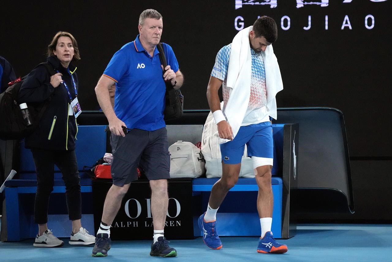 德约科维奇在澳网夺冠时被腿和质问者困扰